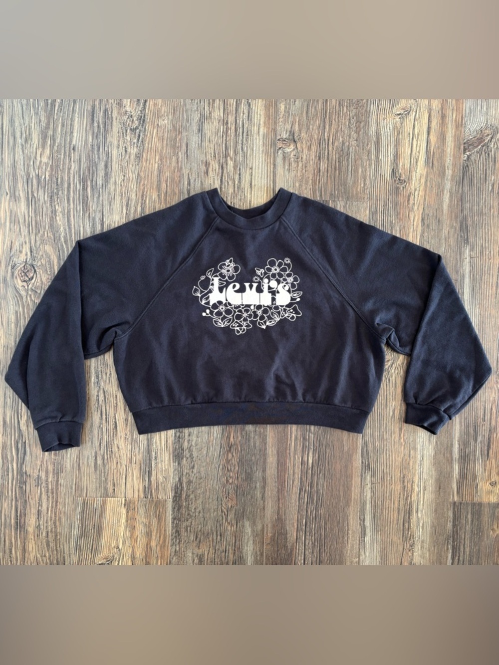 Leviโs Groovy Flower Power Logo Cropped Crewneck Sweatshirt Womens Small Black
